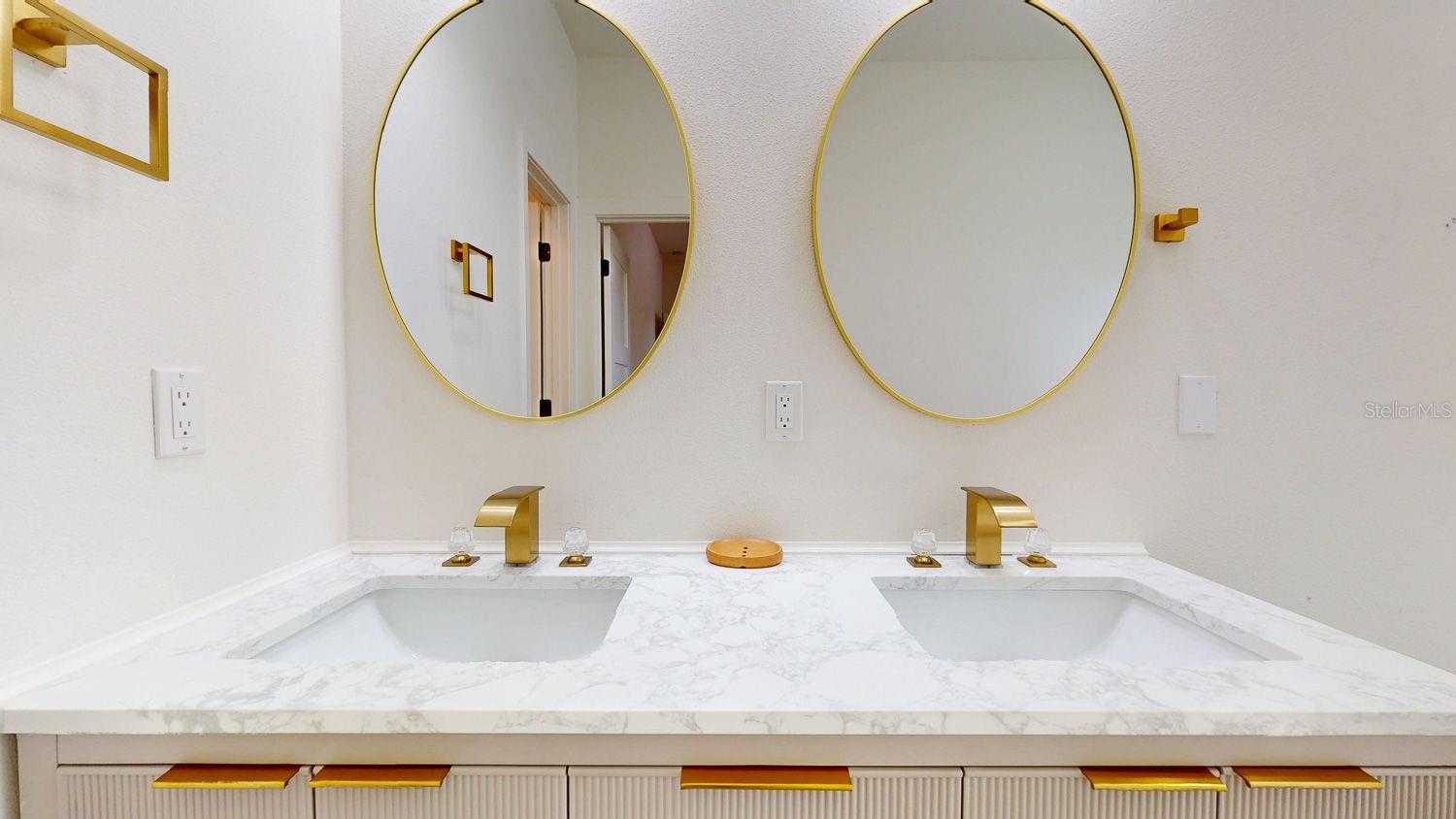 Image 46 of 79 For 4020 Henry Avenue F