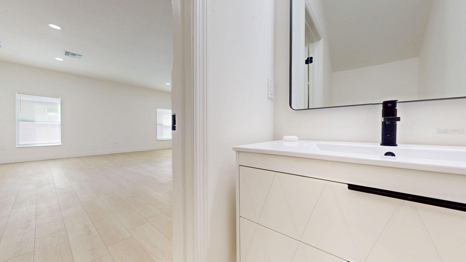 Image 73 of 79 For 4020 Henry Avenue F