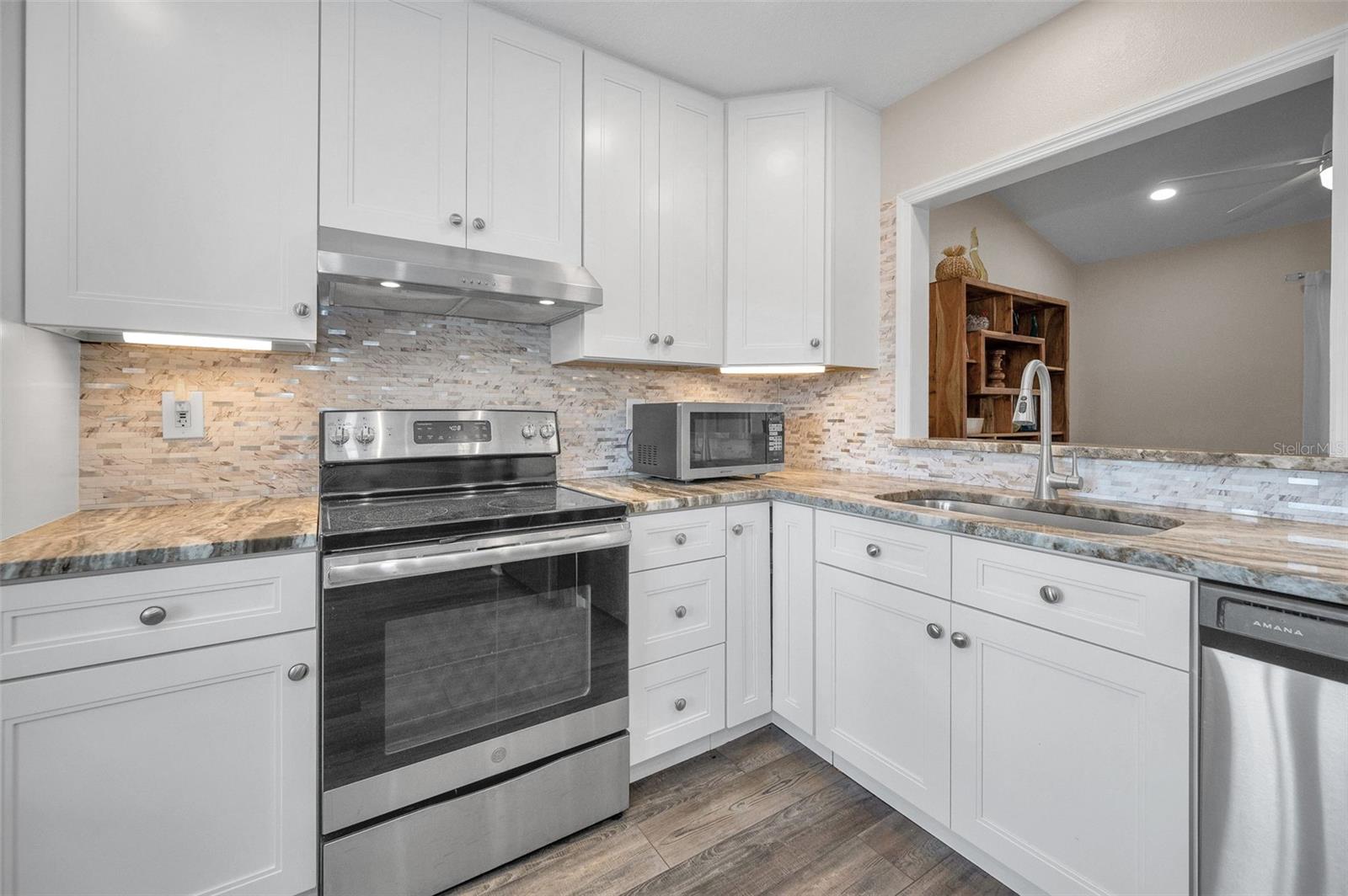 Image 14 of 46 For 322 Windrush Loop 22