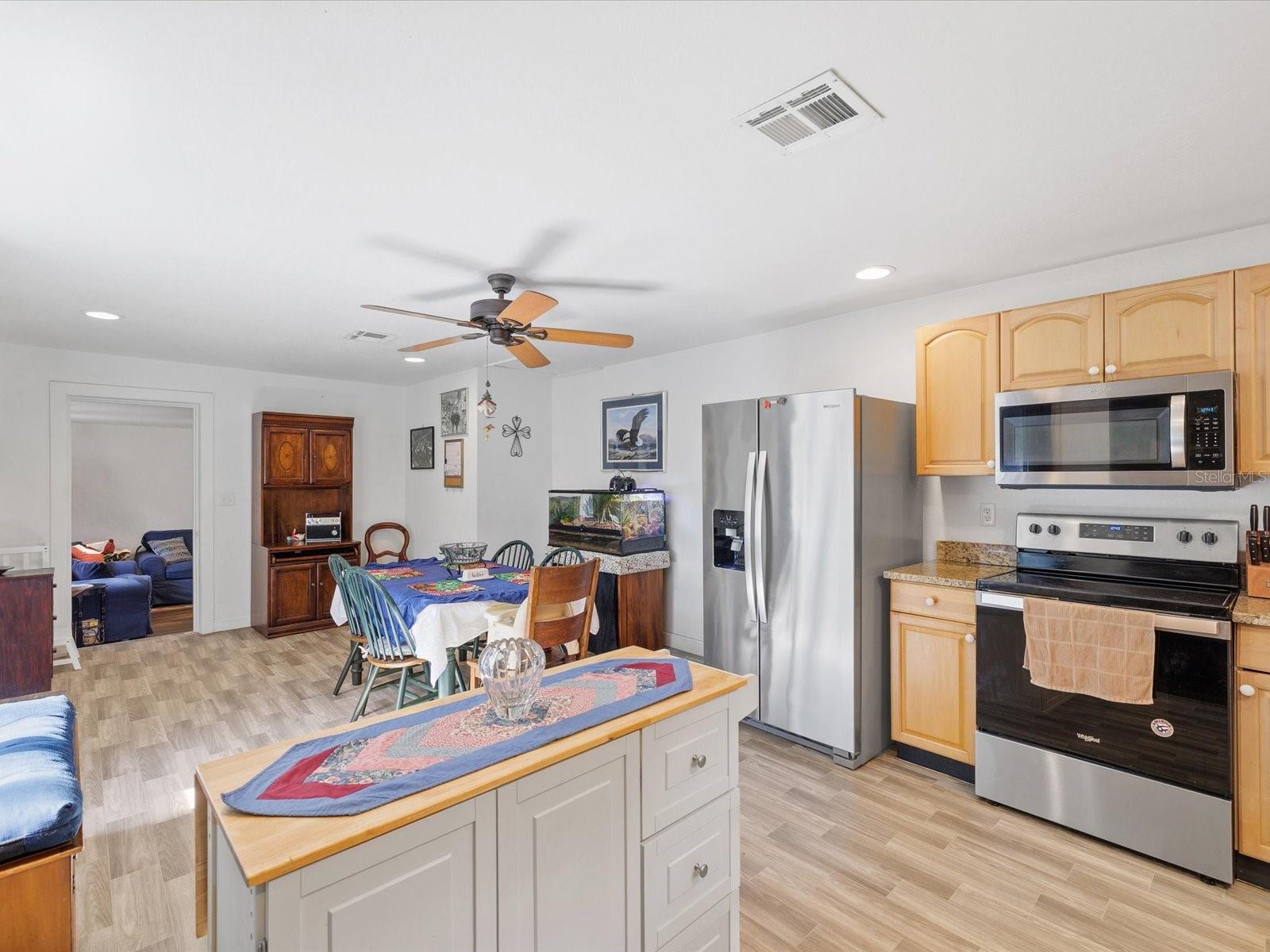 Listing photo id 8 for 36228 Clinton Avenue