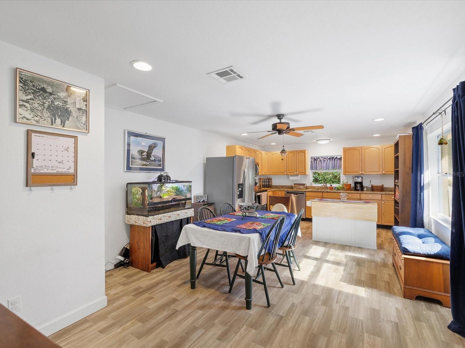 Listing photo id 10 for 36228 Clinton Avenue