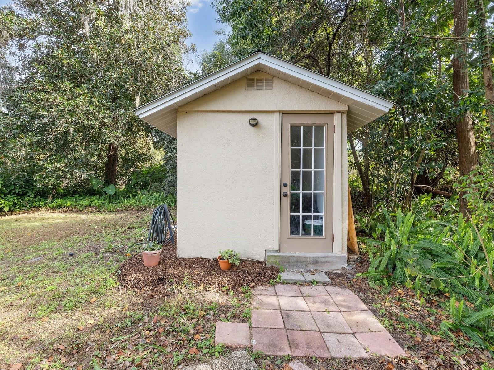 Listing photo id 24 for 36228 Clinton Avenue