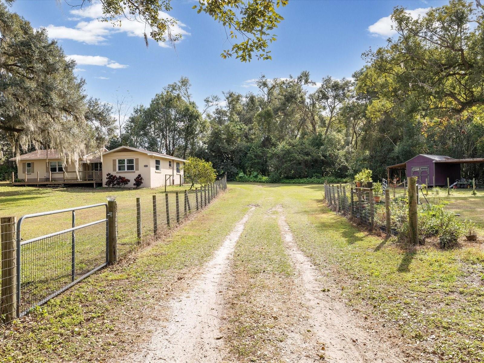 Listing photo id 36 for 36228 Clinton Avenue