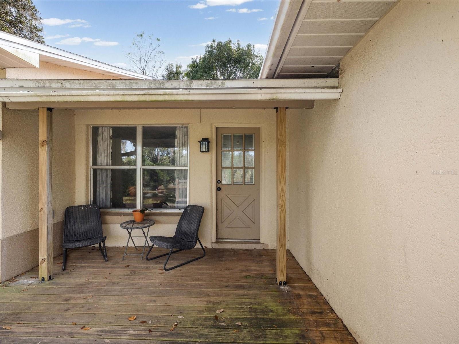 Listing photo id 2 for 36228 Clinton Avenue