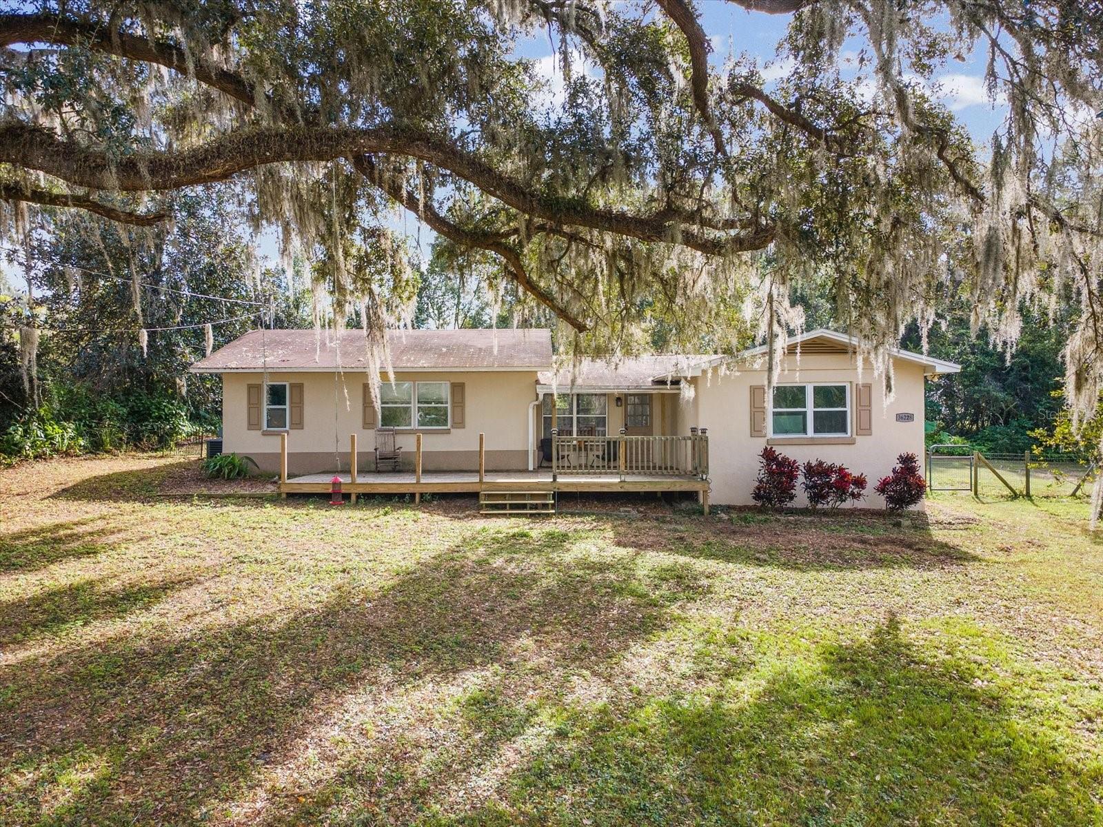 Listing photo id 40 for 36228 Clinton Avenue