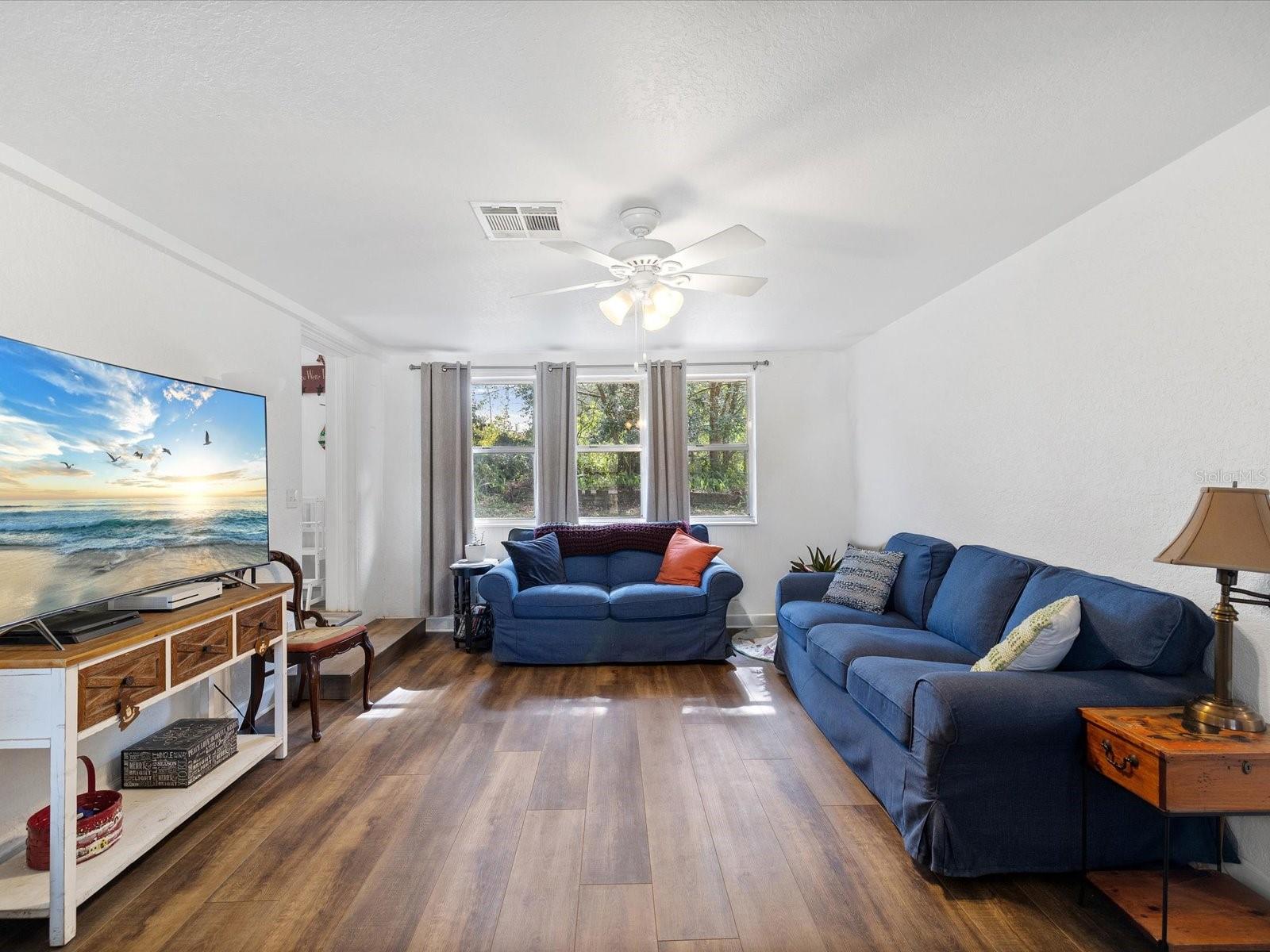 Listing photo id 5 for 36228 Clinton Avenue