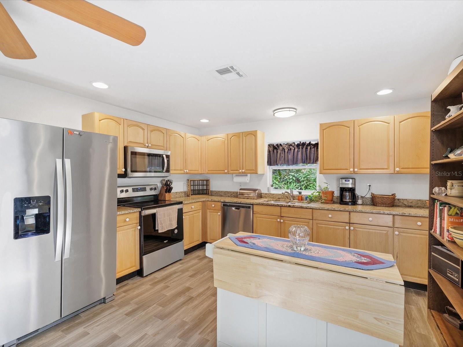 Listing photo id 7 for 36228 Clinton Avenue