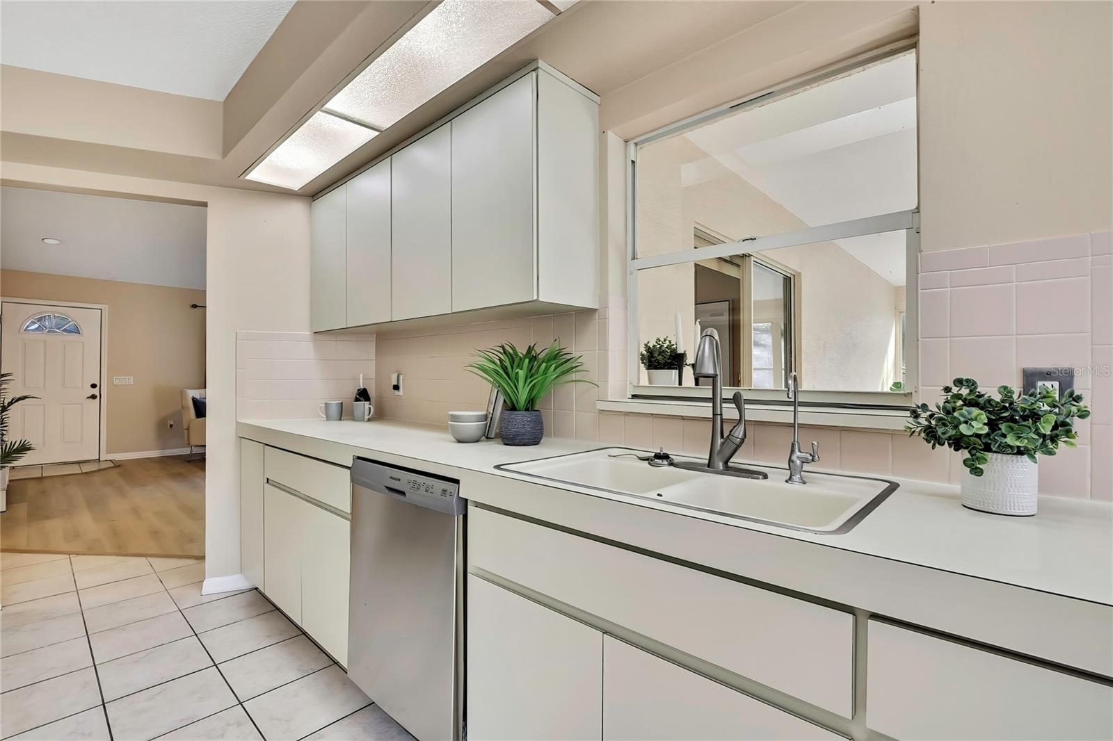 Image 18 of 47 For 6071 Zirkels Circle