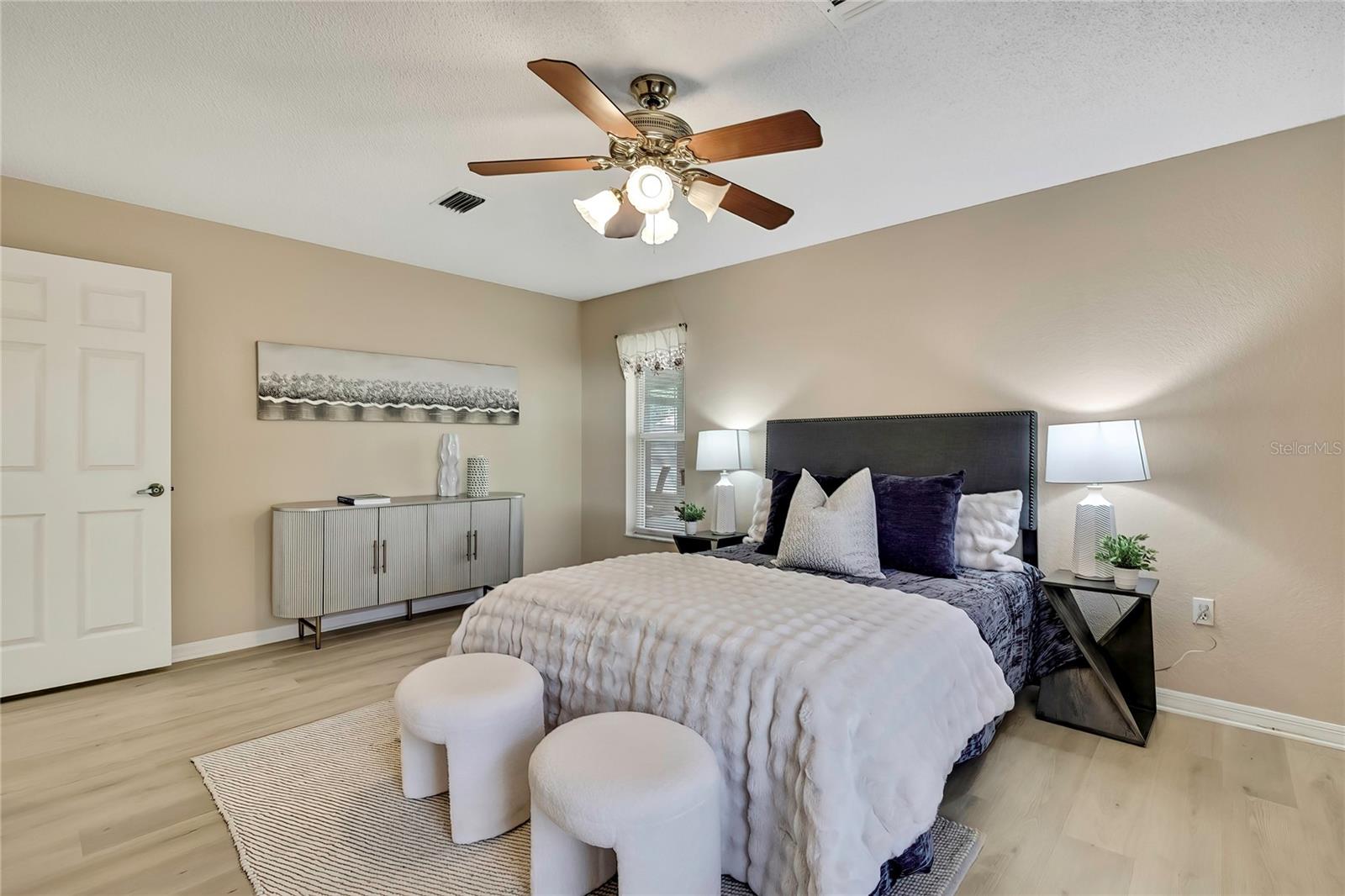 Image 20 of 47 For 6071 Zirkels Circle