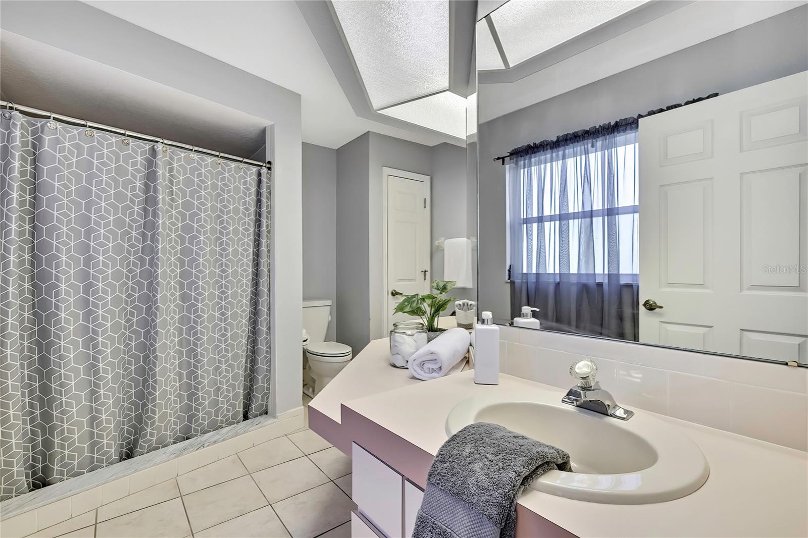 Image 21 of 47 For 6071 Zirkels Circle