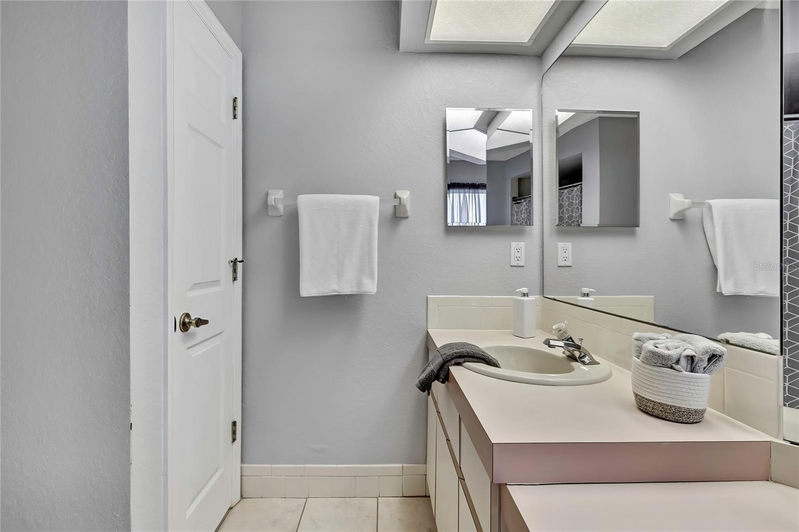 Image 22 of 47 For 6071 Zirkels Circle