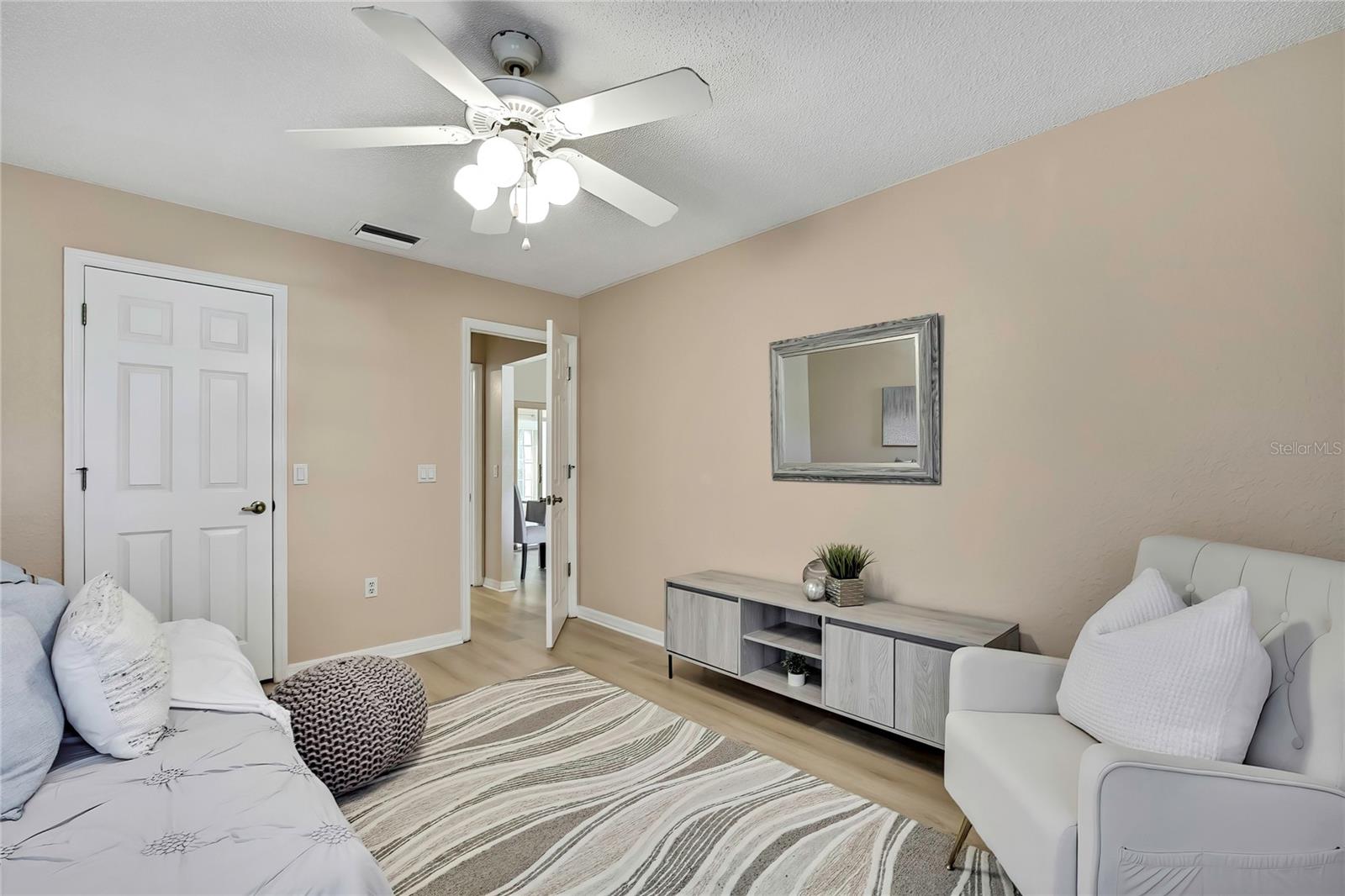 Image 24 of 47 For 6071 Zirkels Circle