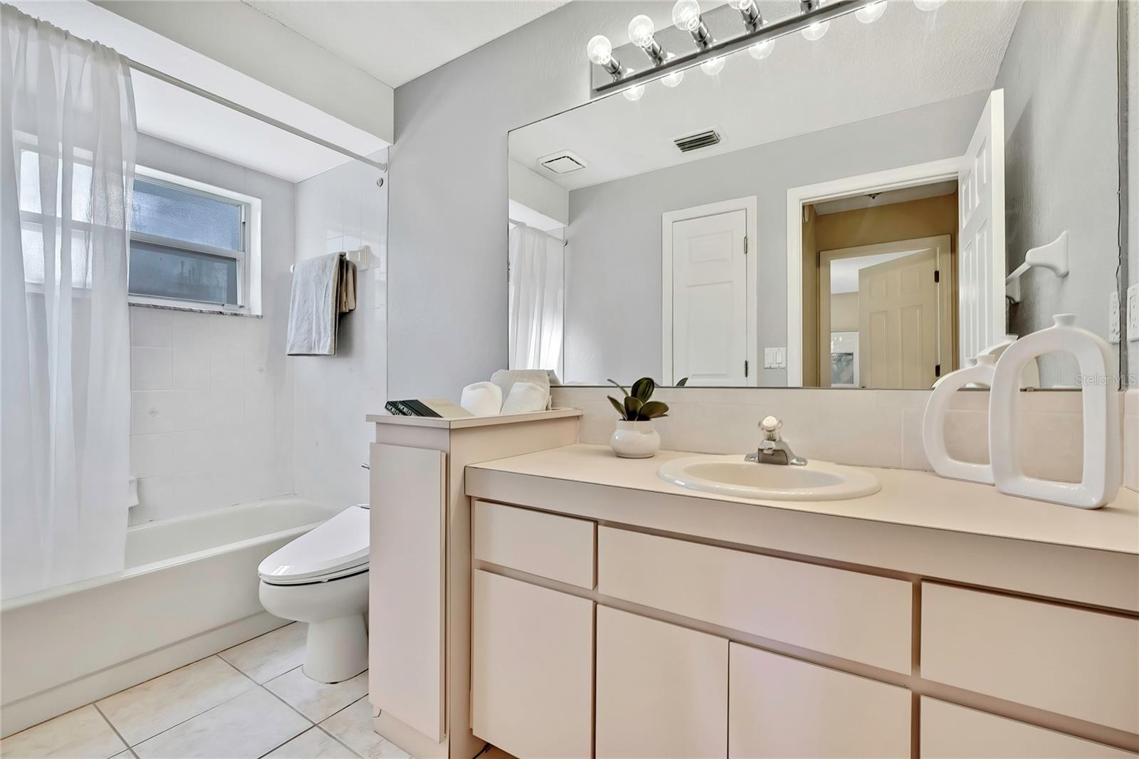 Image 25 of 47 For 6071 Zirkels Circle