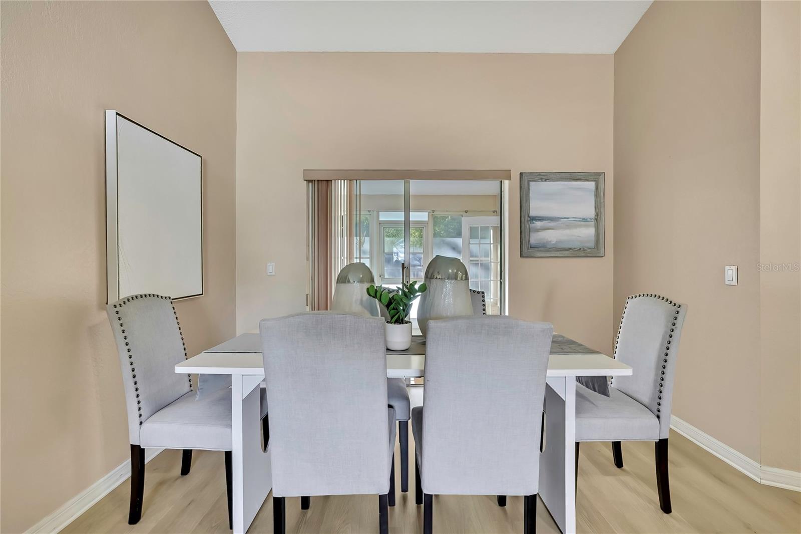 Image 8 of 47 For 6071 Zirkels Circle