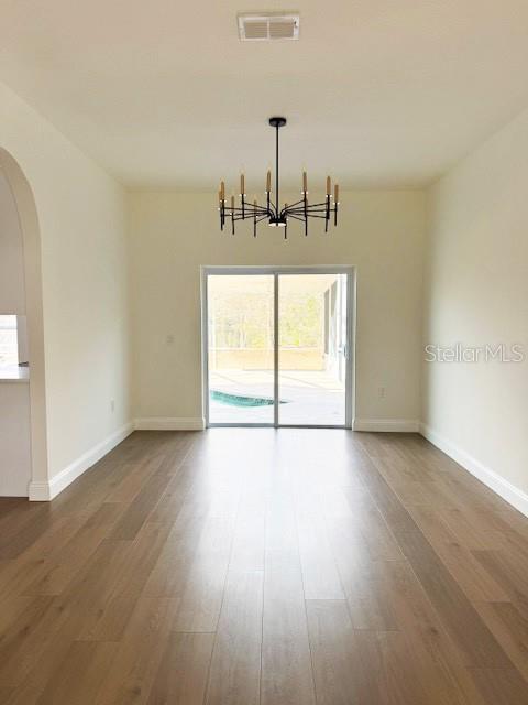 Listing photo id 8 for 2207 Green Oaks Lane