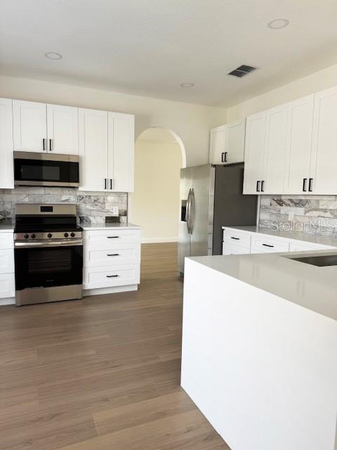 Listing photo id 11 for 2207 Green Oaks Lane