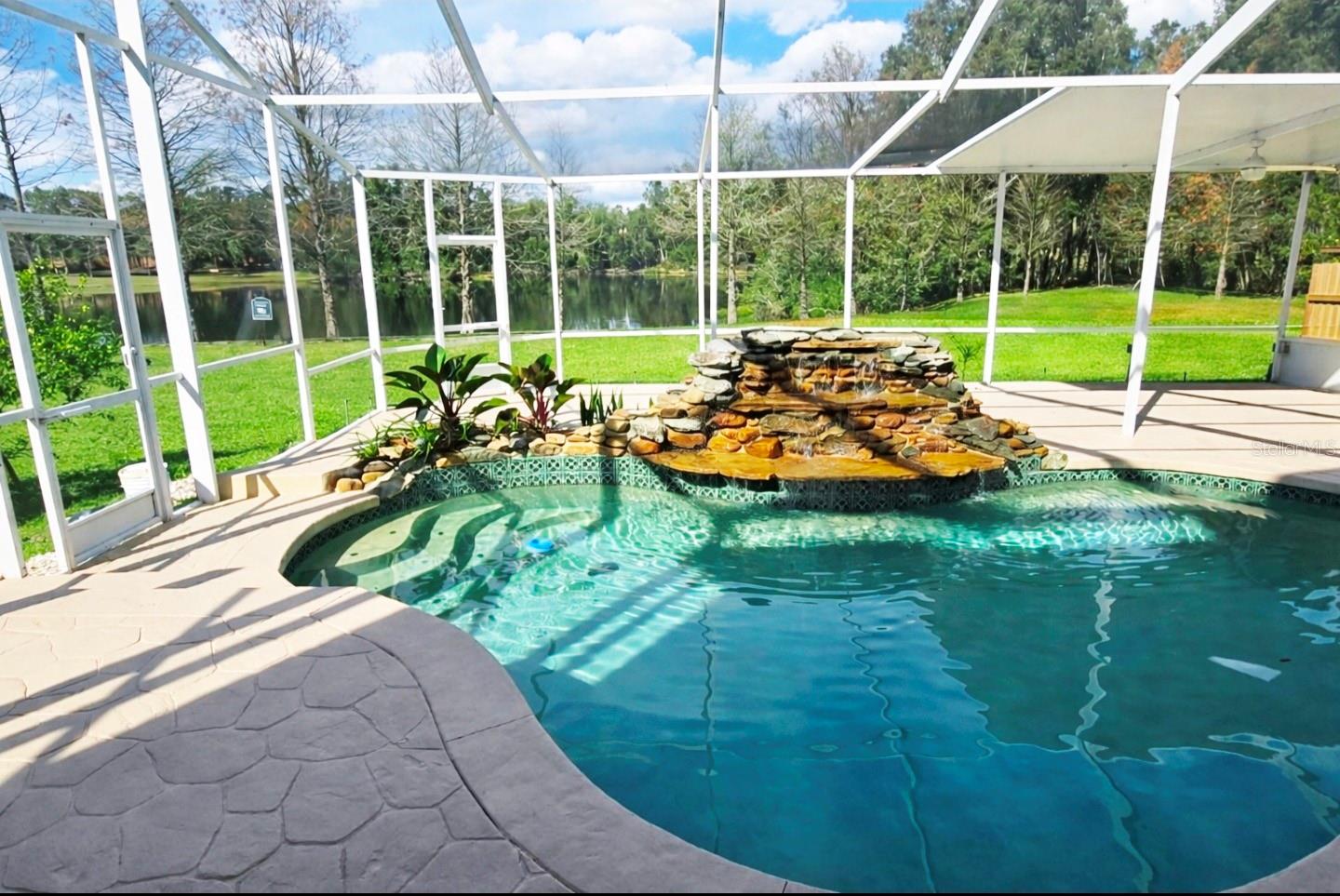 Listing photo id 30 for 2207 Green Oaks Lane