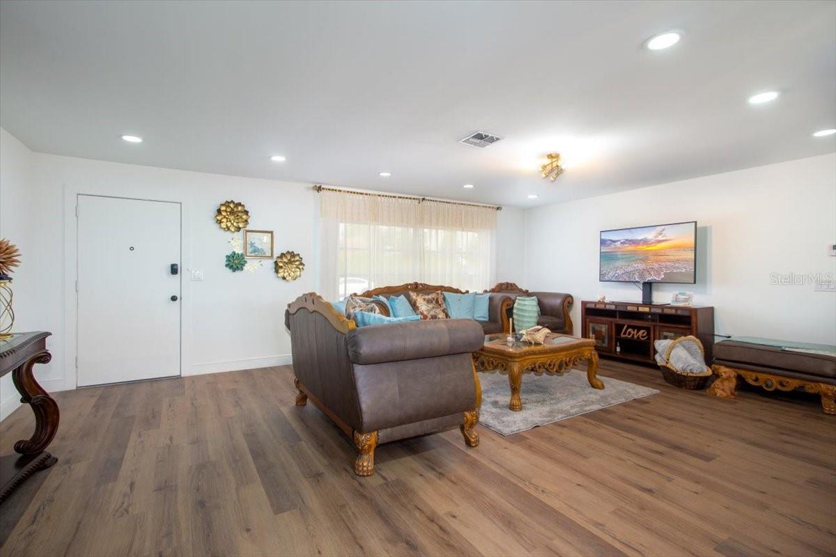 Image 8 of 42 For 7312 Southwind Drive