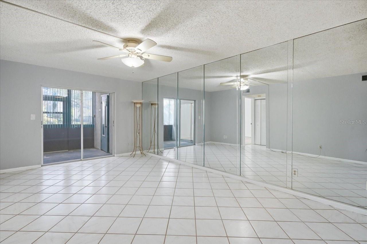 Listing photo id 11 for 11201 122nd Avenue 159