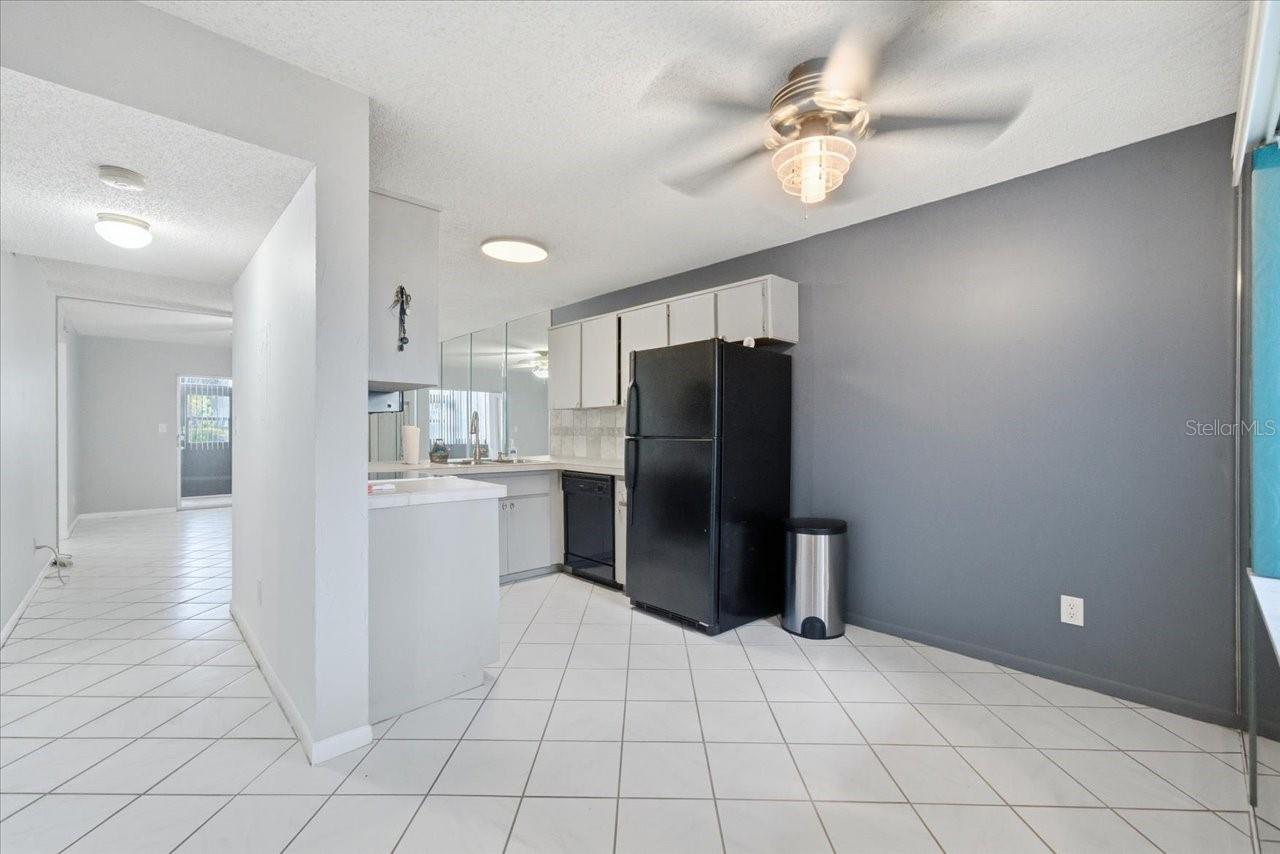 Listing photo id 13 for 11201 122nd Avenue 159