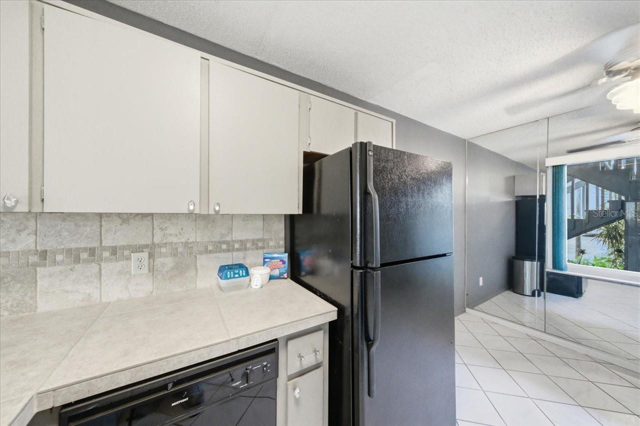 Listing photo id 18 for 11201 122nd Avenue 159