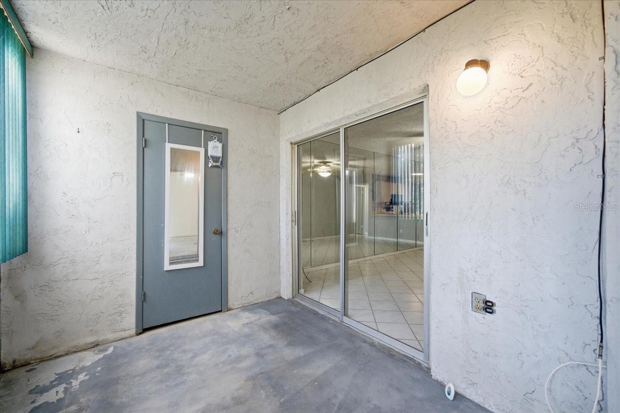 Listing photo id 34 for 11201 122nd Avenue 159