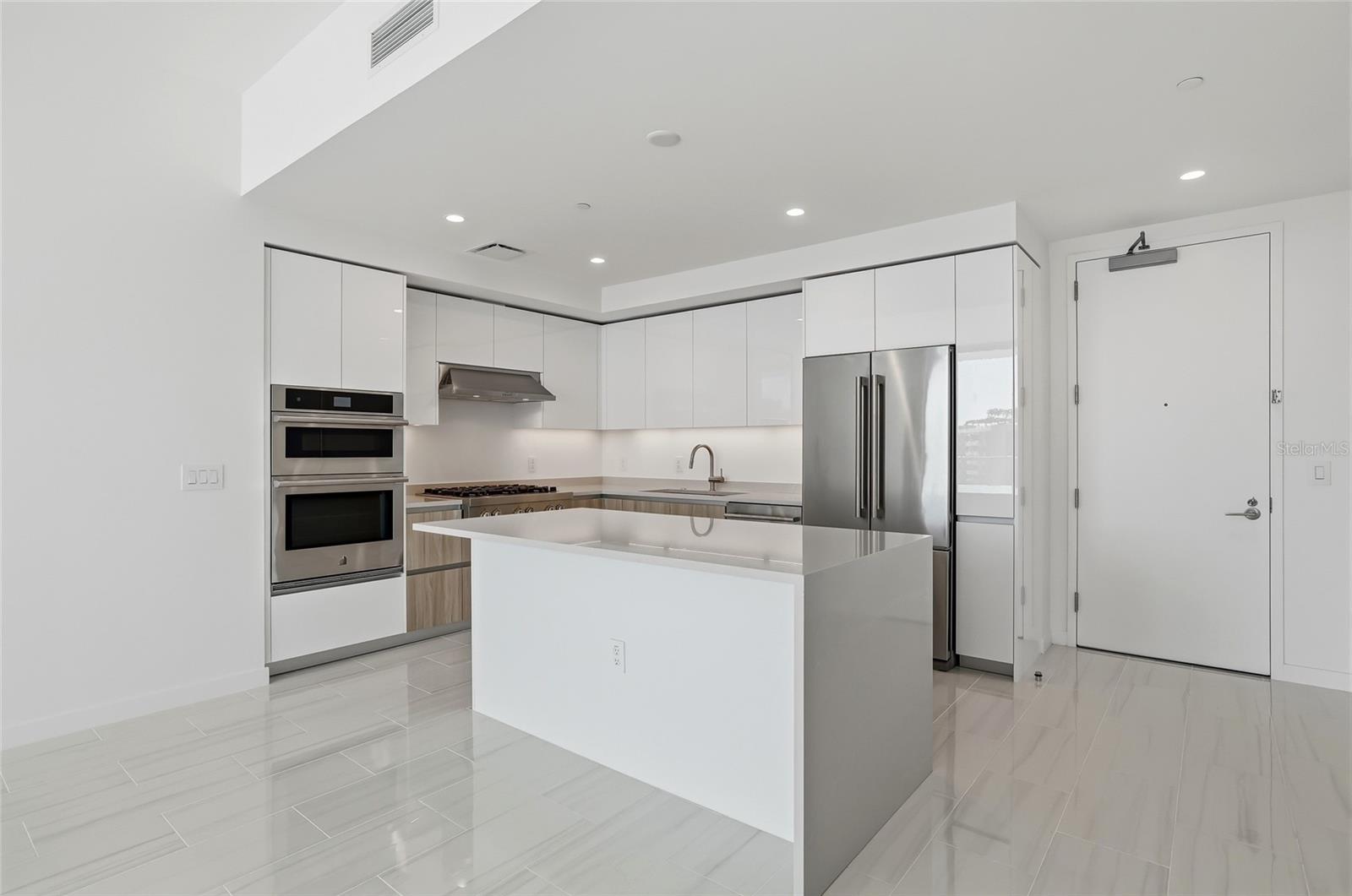 Image 10 of 76 For 400 Central Avenue 505