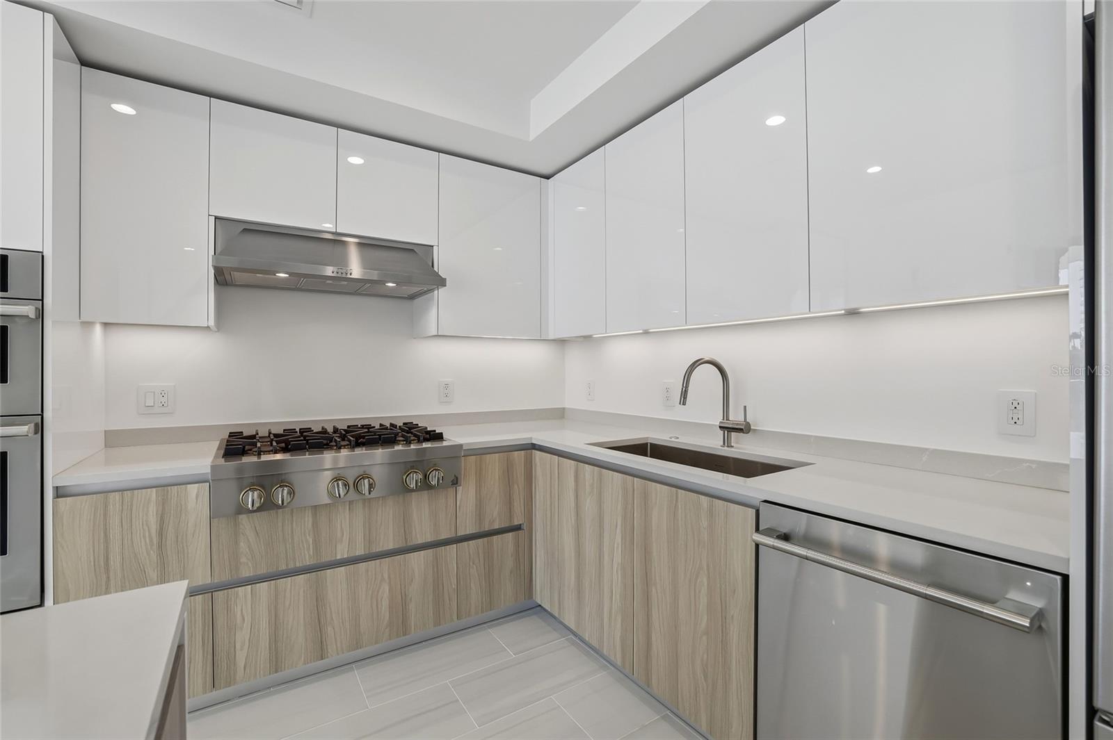 Image 11 of 76 For 400 Central Avenue 505