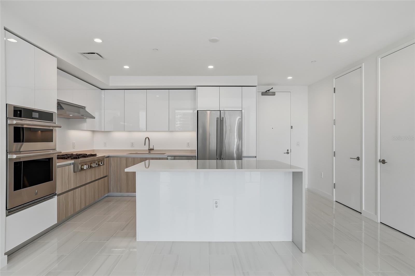 Image 12 of 76 For 400 Central Avenue 505