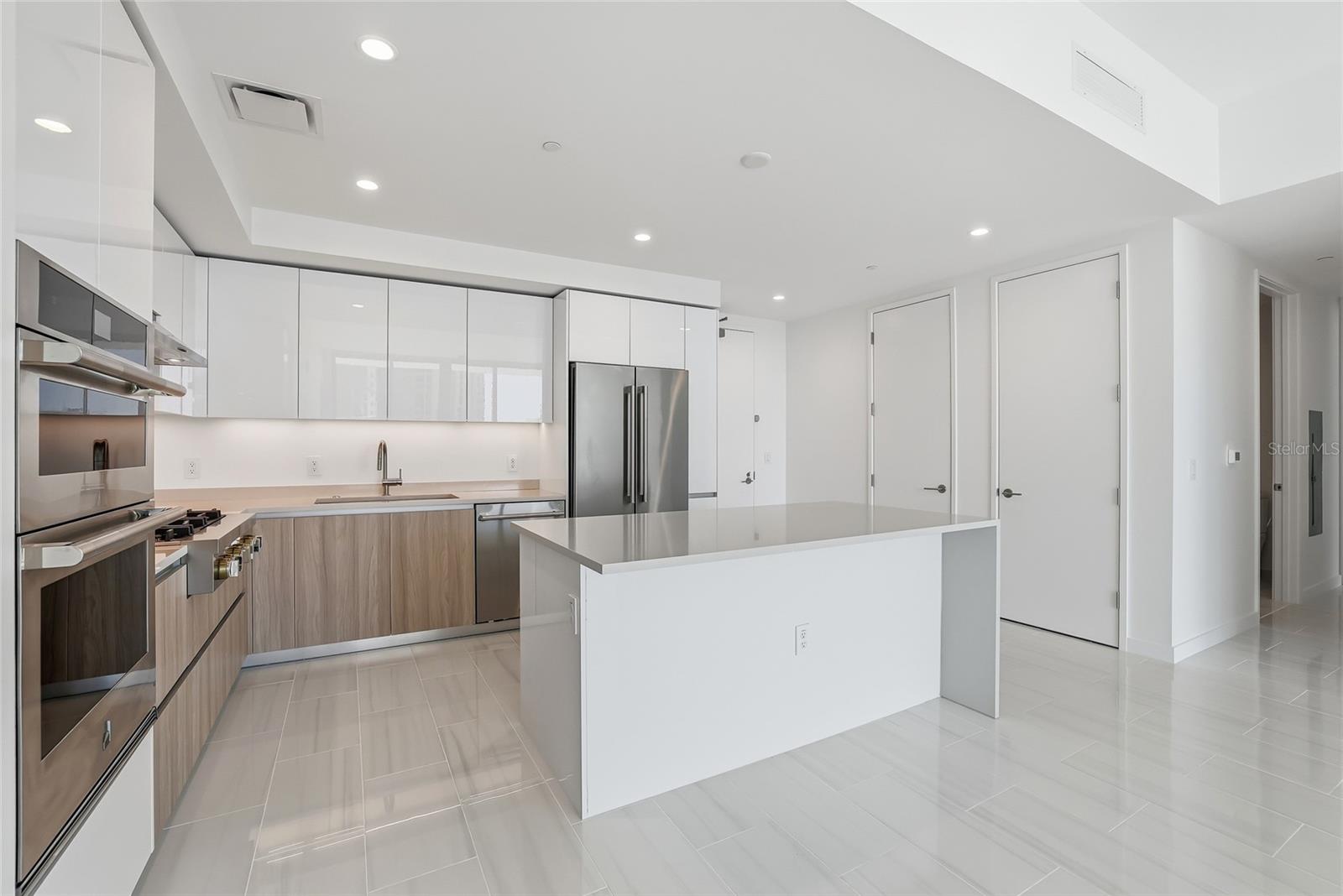 Image 13 of 76 For 400 Central Avenue 505