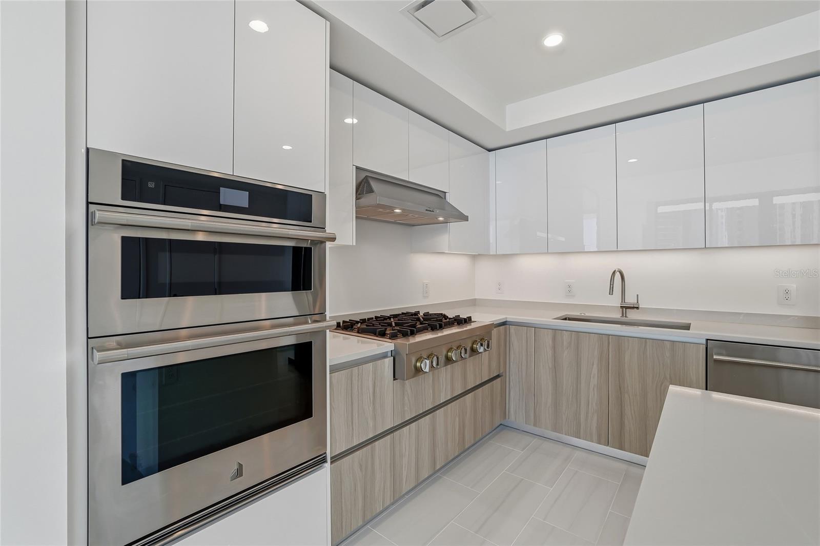 Image 14 of 76 For 400 Central Avenue 505