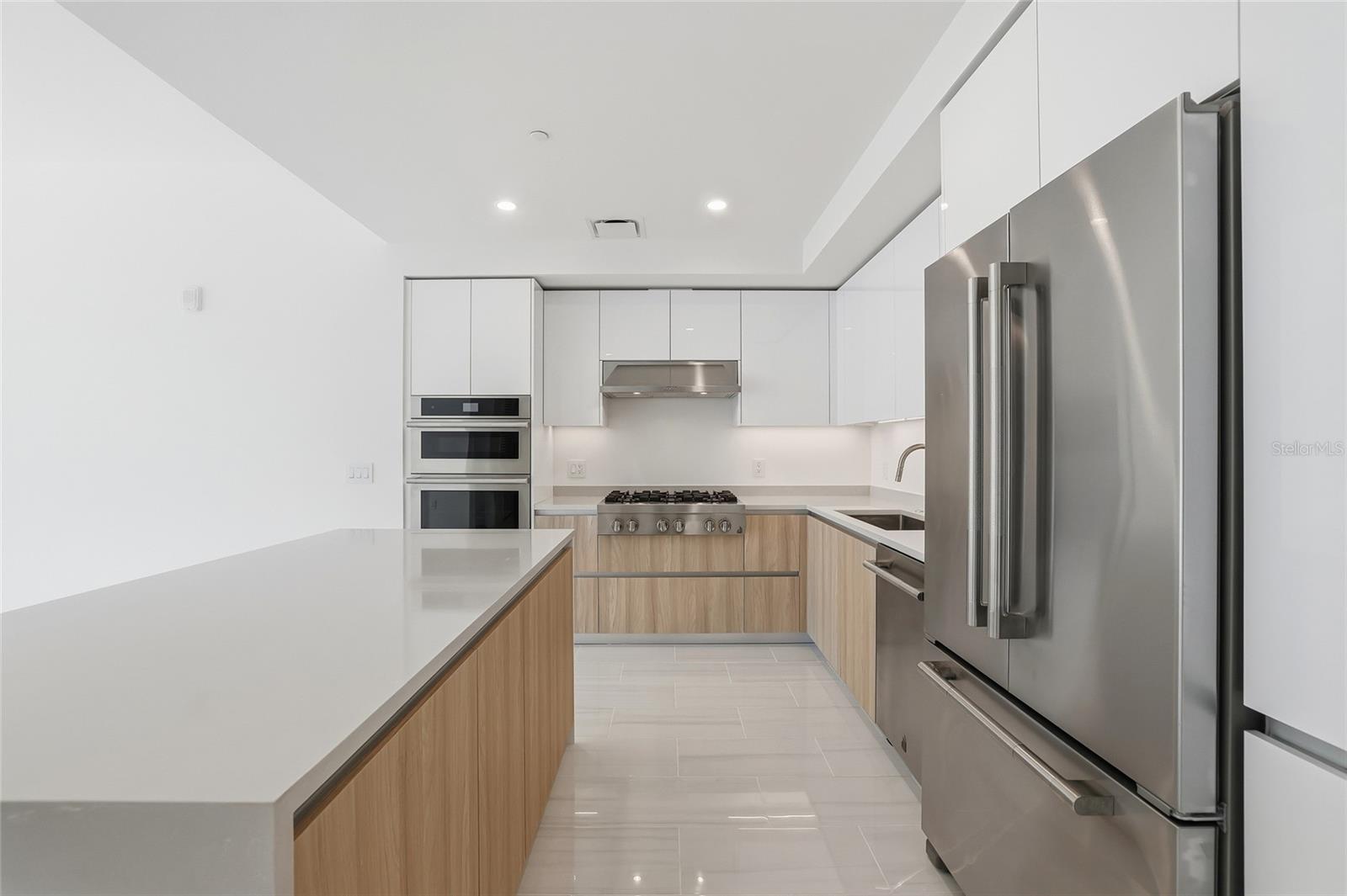 Image 9 of 76 For 400 Central Avenue 505