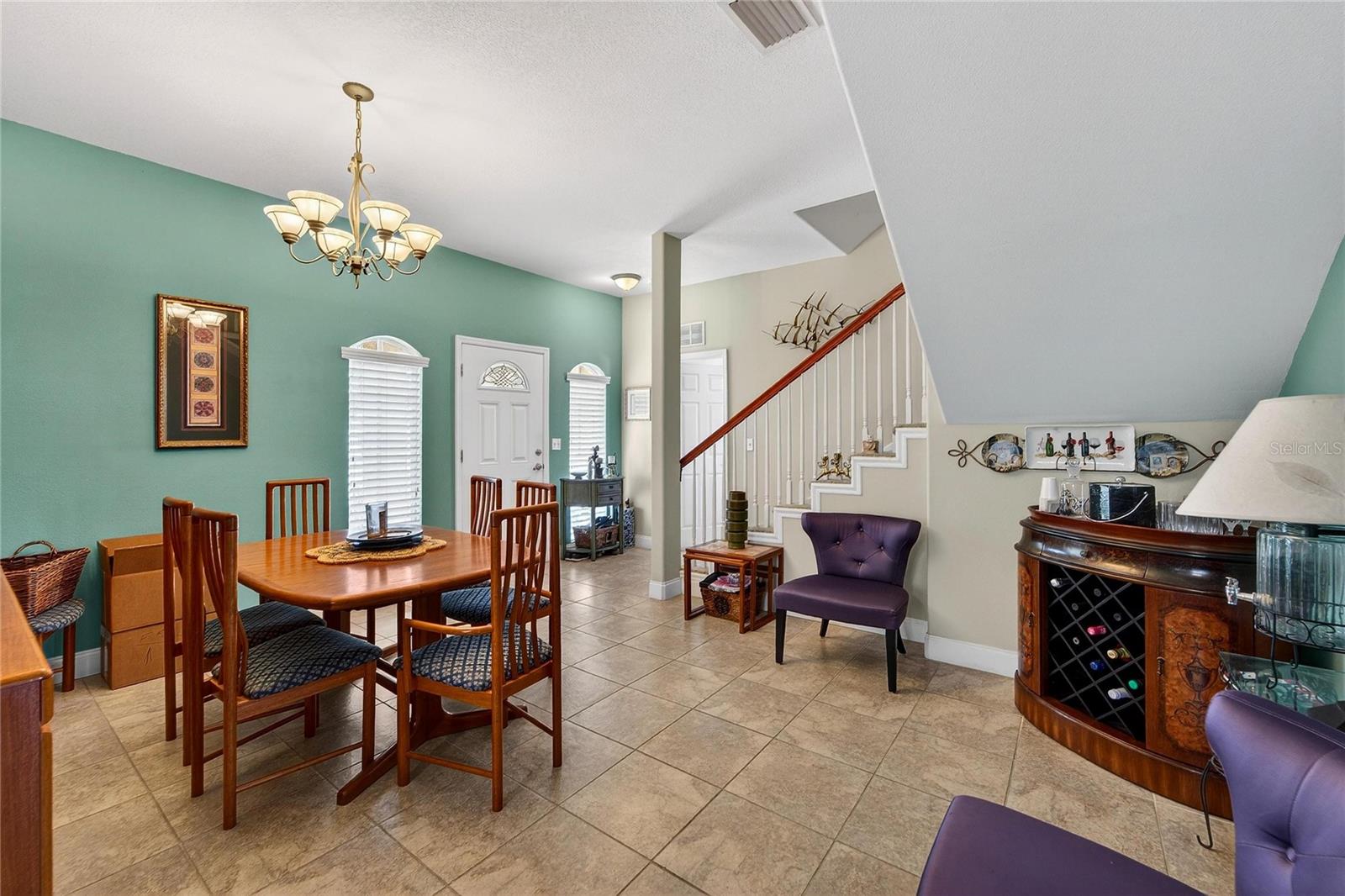 Listing photo id 8 for 901 Shagos Drive