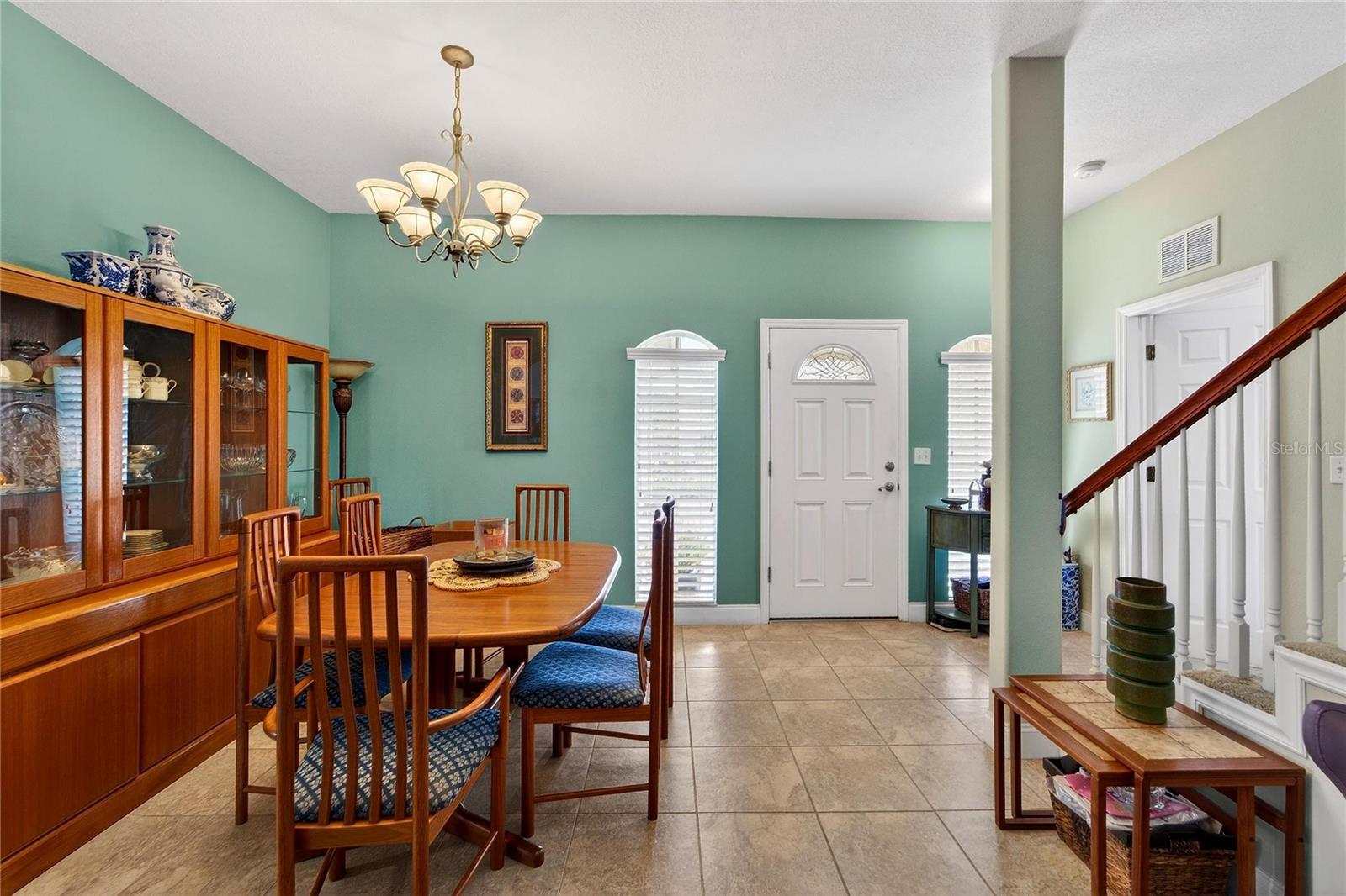 Listing photo id 9 for 901 Shagos Drive