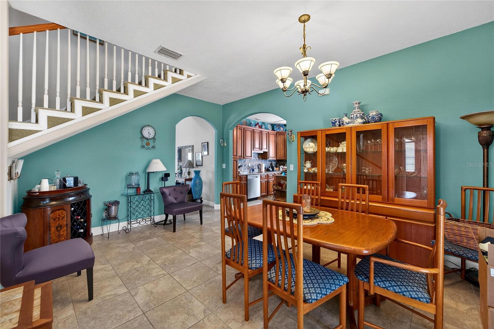 Listing photo id 12 for 901 Shagos Drive