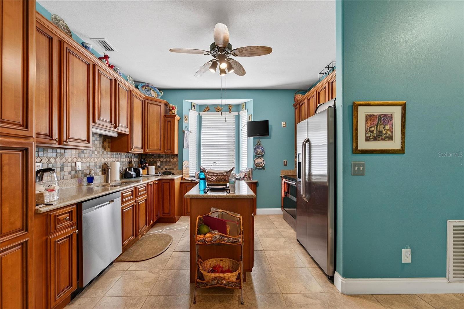 Listing photo id 13 for 901 Shagos Drive