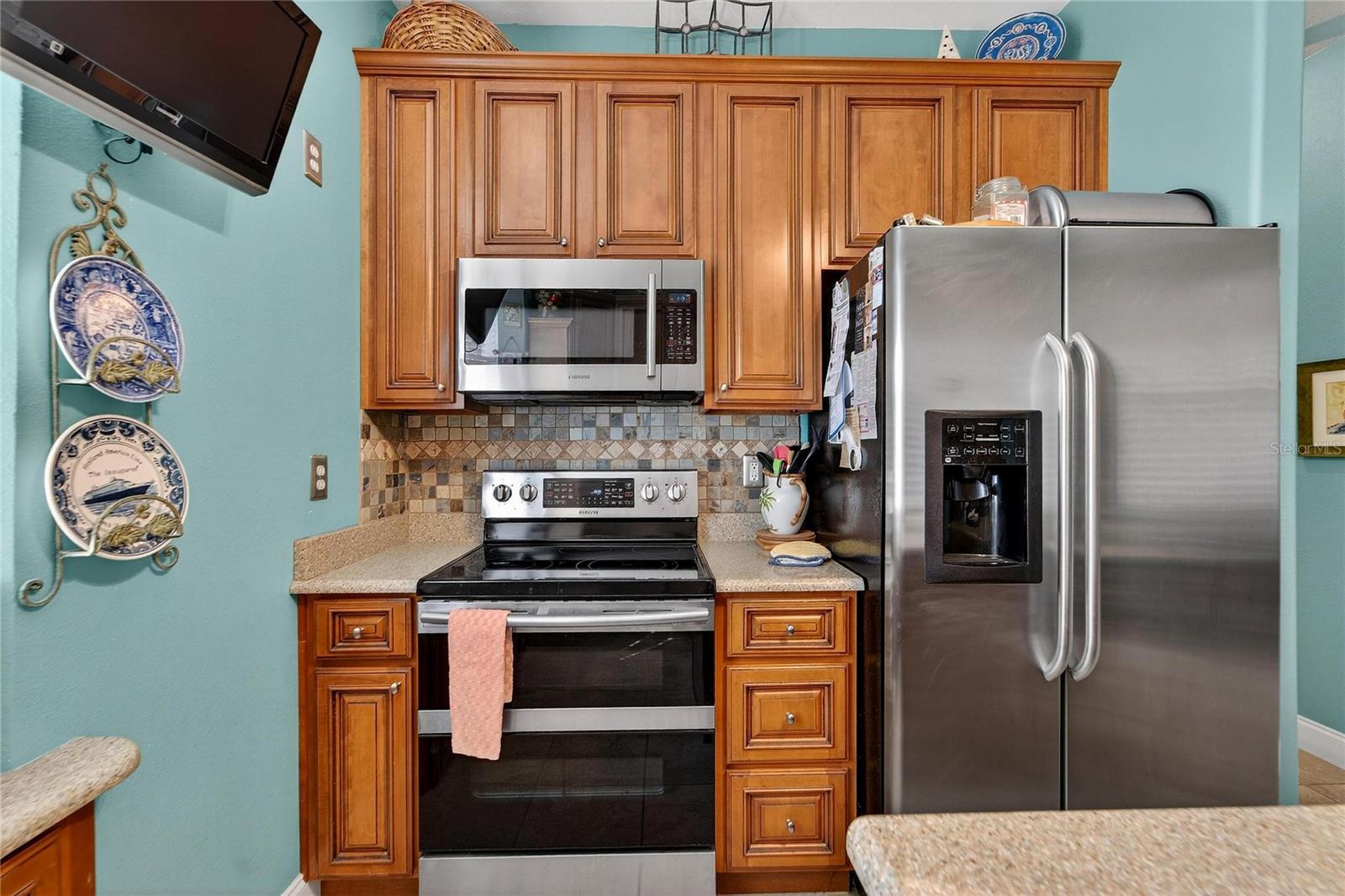 Listing photo id 16 for 901 Shagos Drive