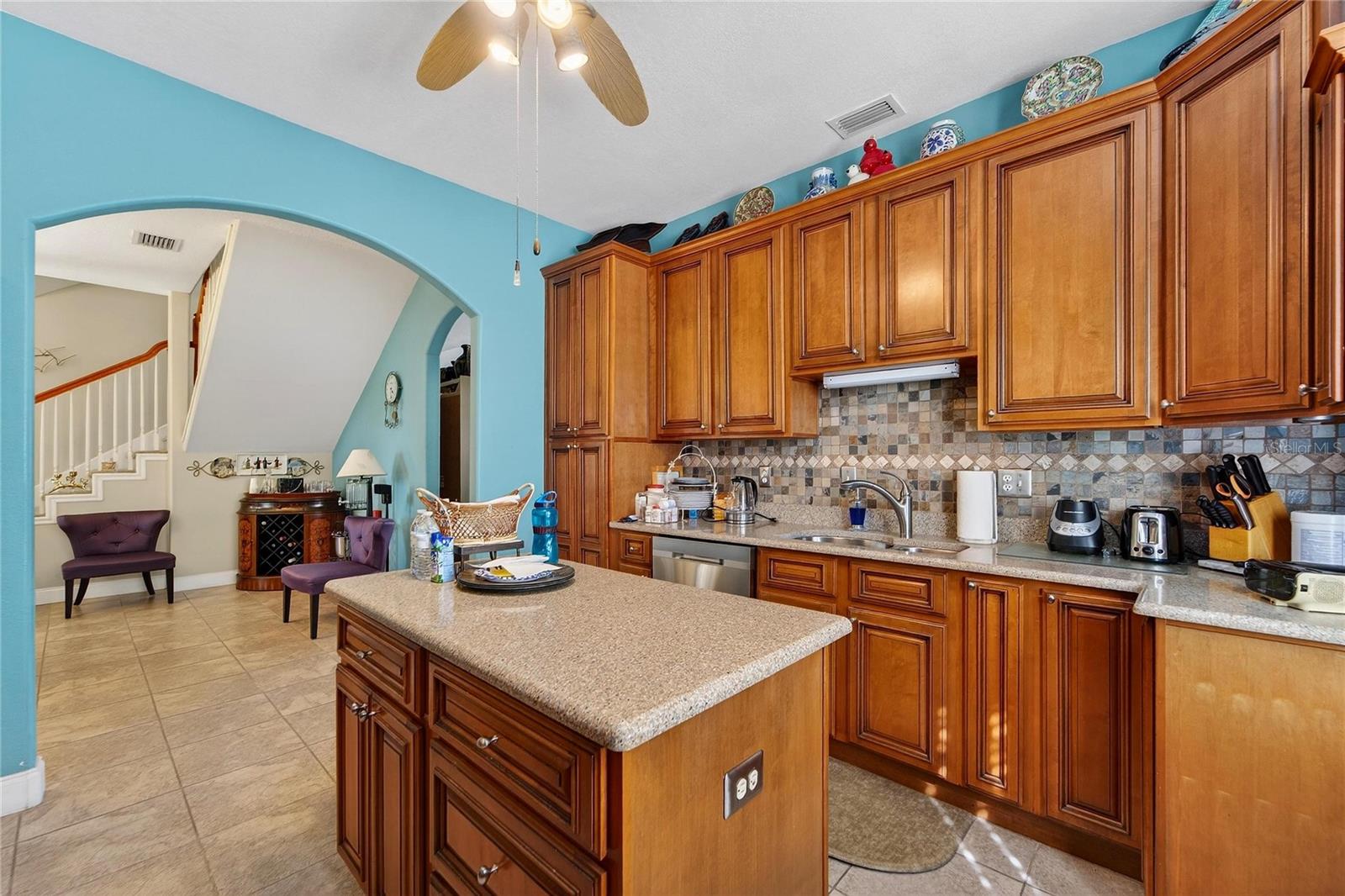 Listing photo id 17 for 901 Shagos Drive