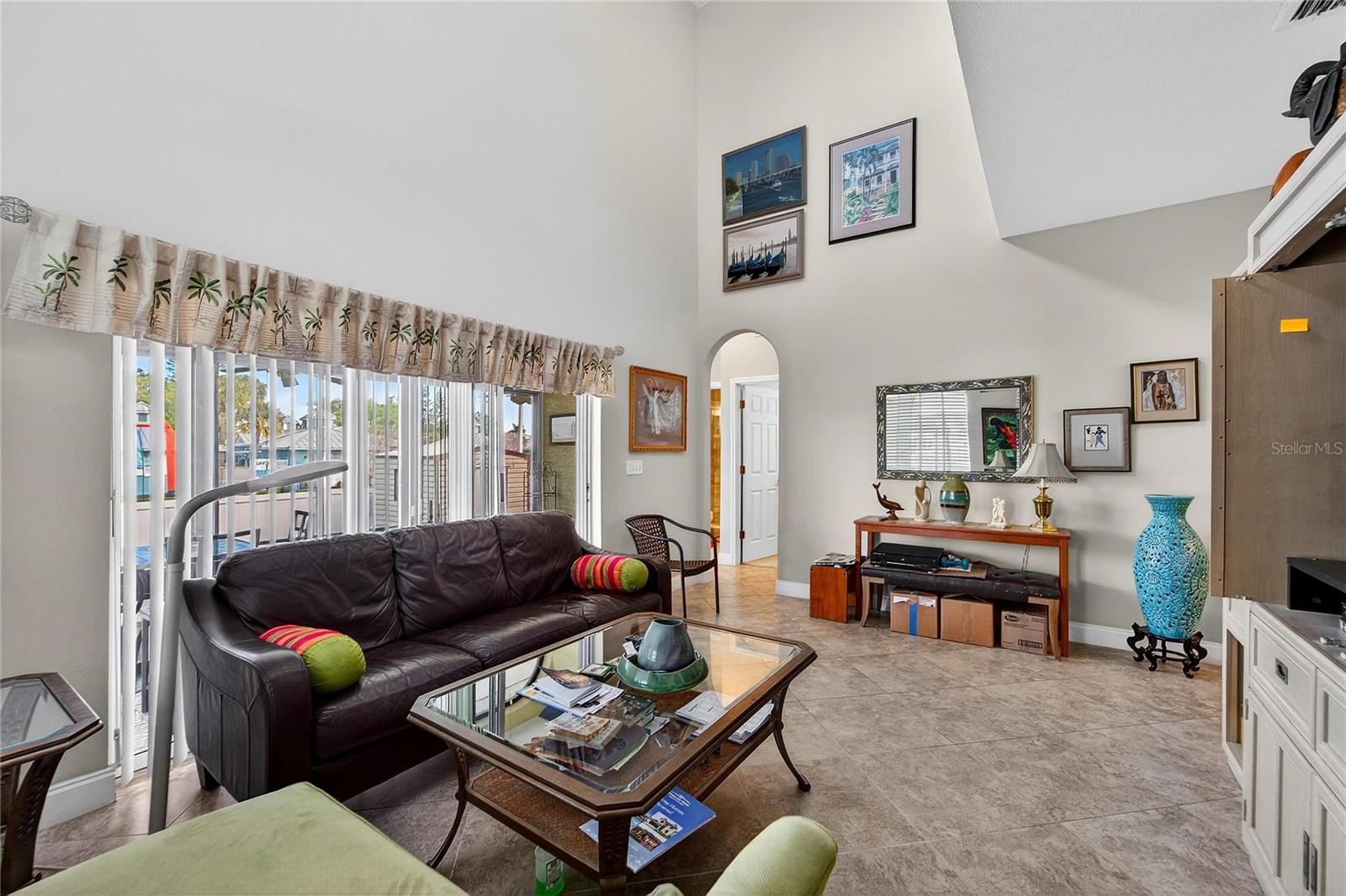 Listing photo id 20 for 901 Shagos Drive