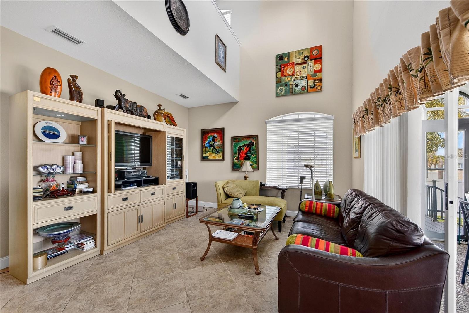 Listing photo id 21 for 901 Shagos Drive