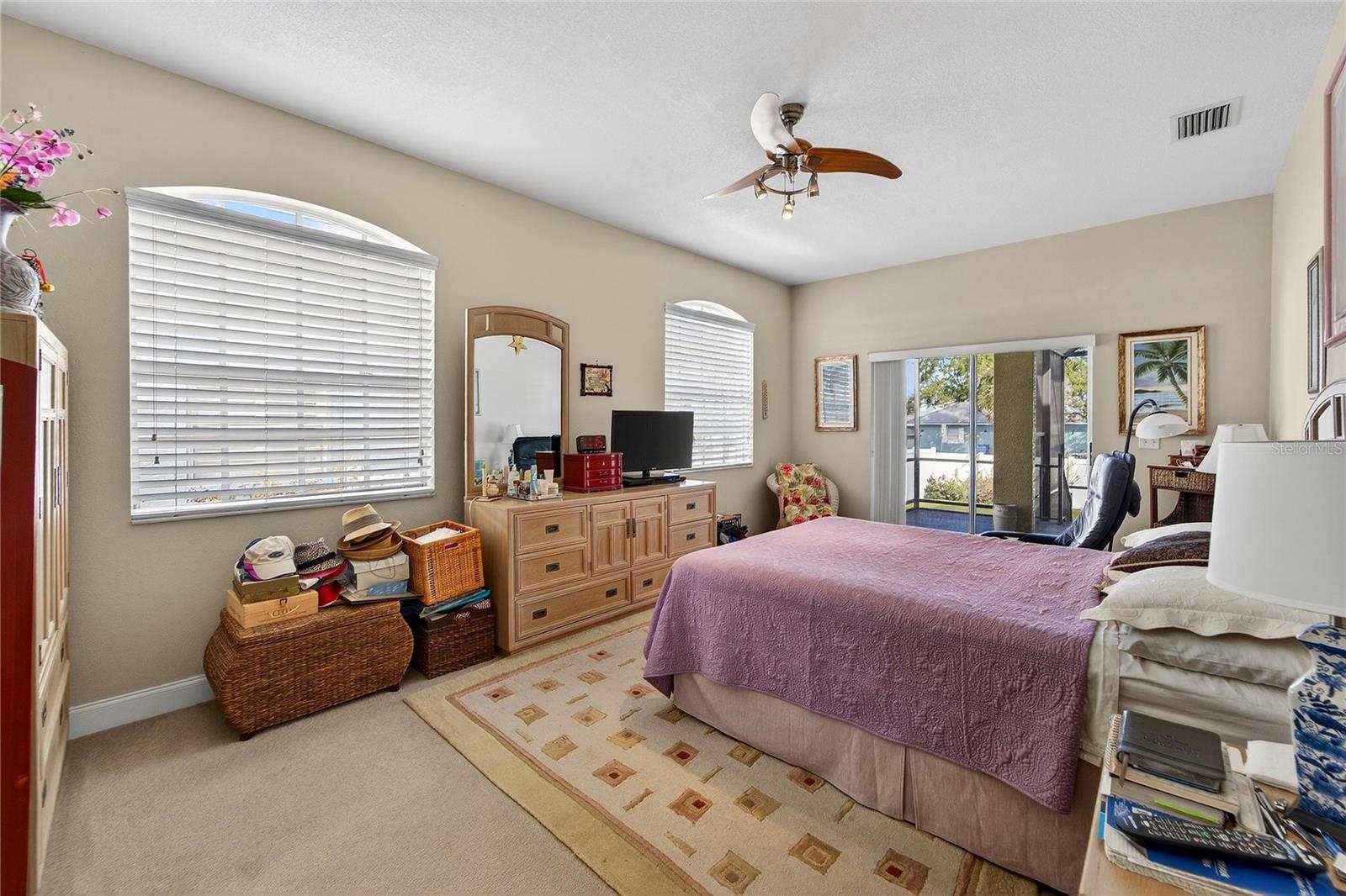 Listing photo id 22 for 901 Shagos Drive