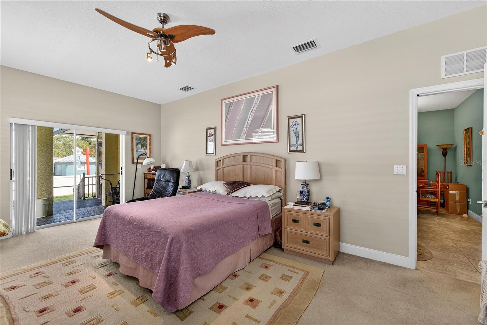 Listing photo id 23 for 901 Shagos Drive