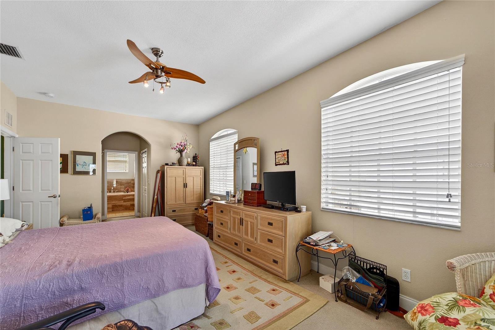 Listing photo id 24 for 901 Shagos Drive