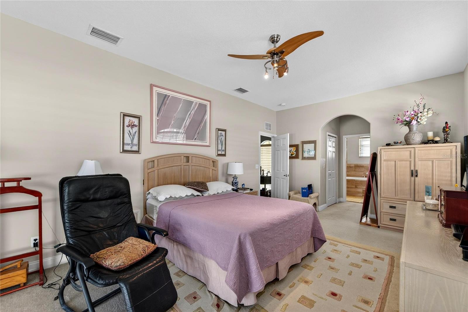 Listing photo id 25 for 901 Shagos Drive