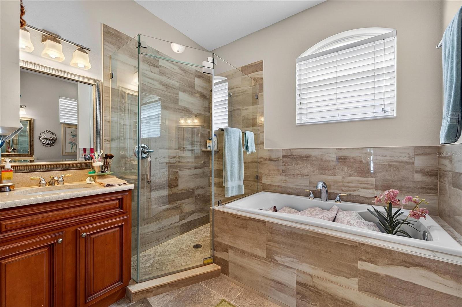 Listing photo id 28 for 901 Shagos Drive