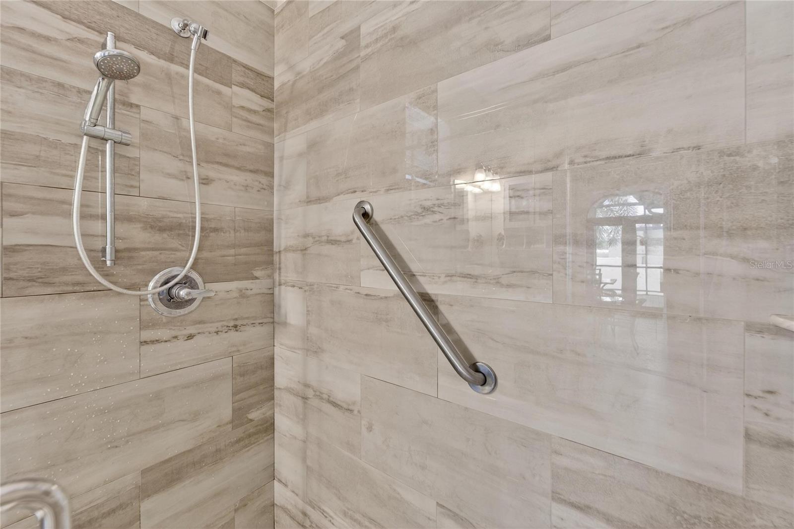 Listing photo id 30 for 901 Shagos Drive