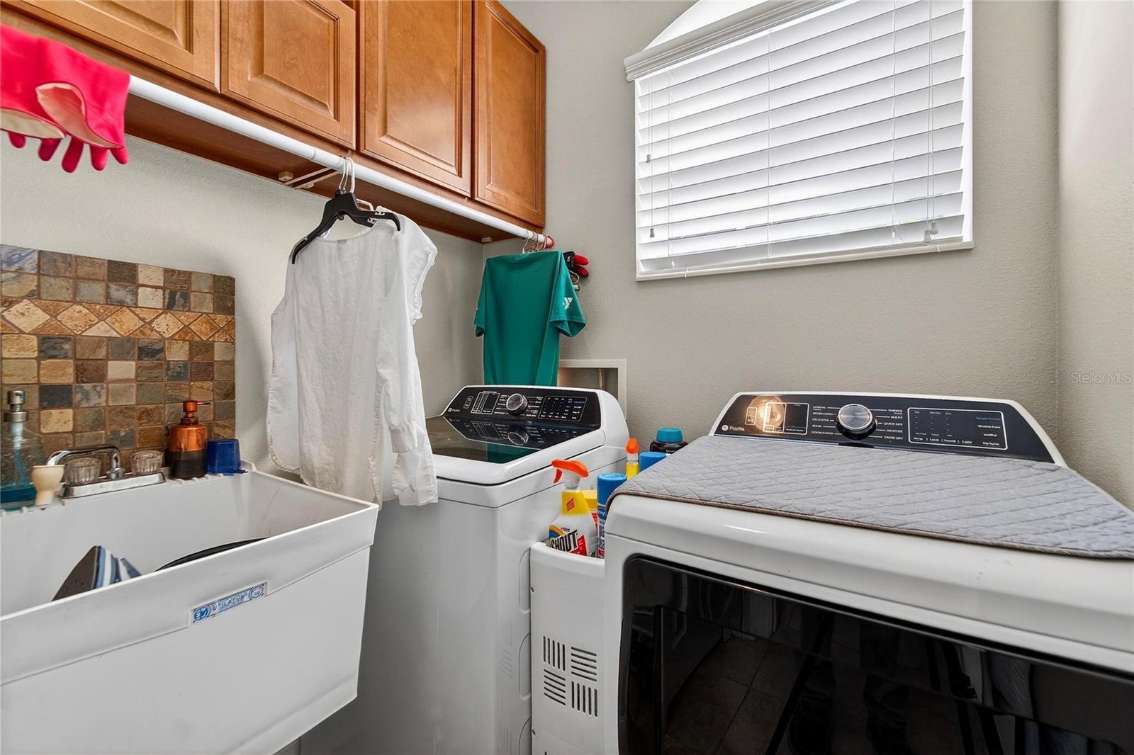 Listing photo id 37 for 901 Shagos Drive