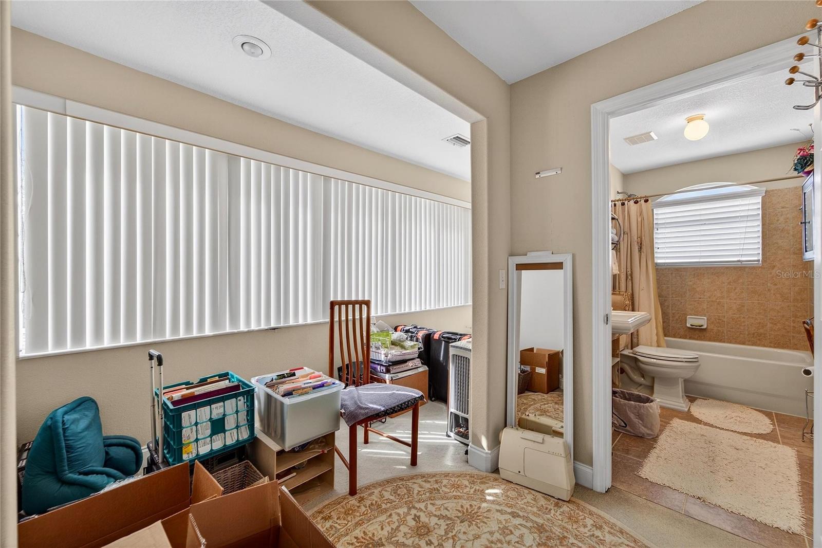 Listing photo id 40 for 901 Shagos Drive