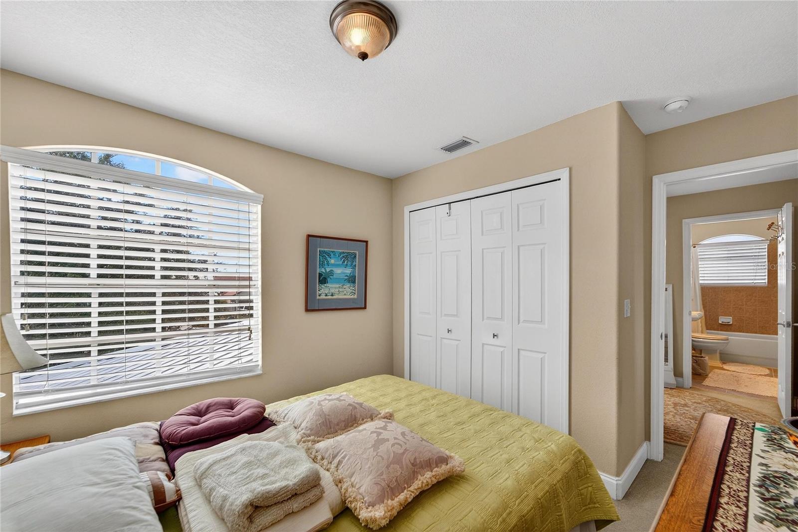 Listing photo id 43 for 901 Shagos Drive