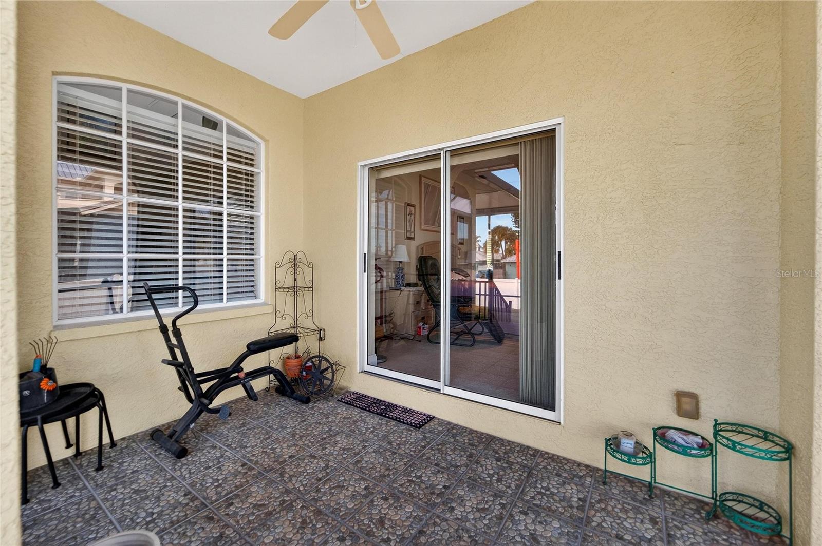 Listing photo id 52 for 901 Shagos Drive